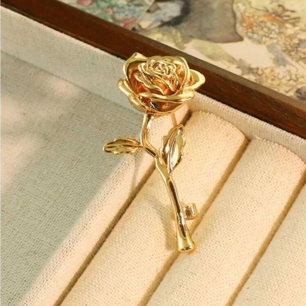 Gold Rose Brooch Q646